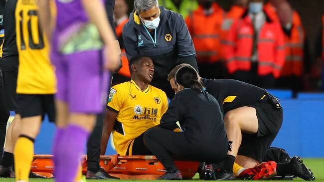 Yerson Mosquera con Wolverhampton ante Tottenham en 2021