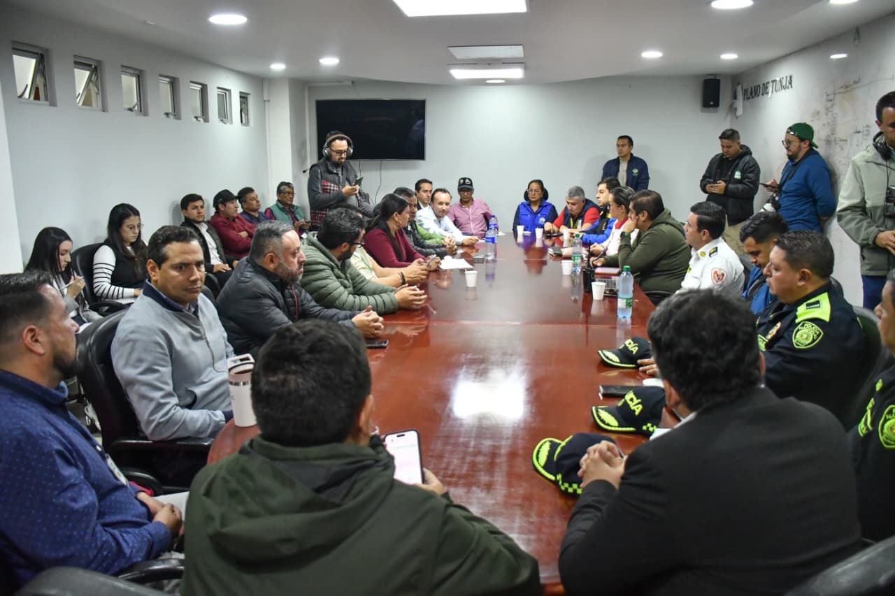 La mesa de concertación con los taxistas se desarrolló en la Alcaldía de Tunja y tras varias horas de diálogo se lograron cinco acuerdos / Foto: Prensa Alcaldía de Tunja.