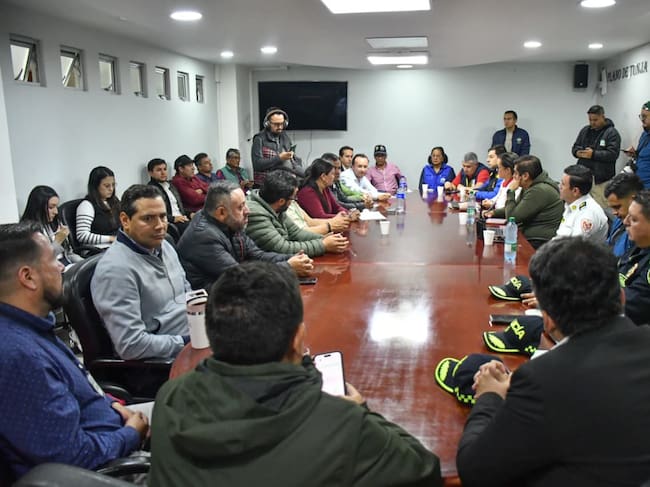 La mesa de concertación con los taxistas se desarrolló en la Alcaldía de Tunja y tras varias horas de diálogo se lograron cinco acuerdos / Foto: Prensa Alcaldía de Tunja.