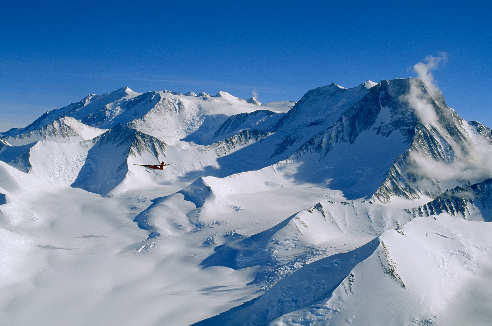 Primer equipo femenino colombiano de montañismo, logra la cumbre del Monte VinsonFoto: National Greographic Education