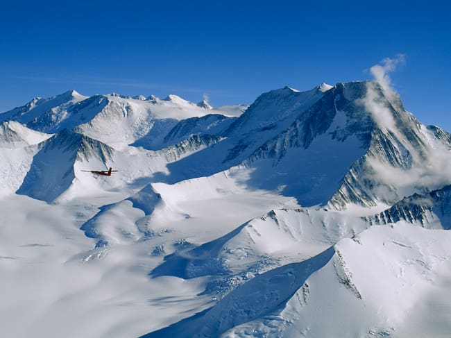 Primer equipo femenino colombiano de montañismo, logra la cumbre del Monte VinsonFoto: National Greographic Education