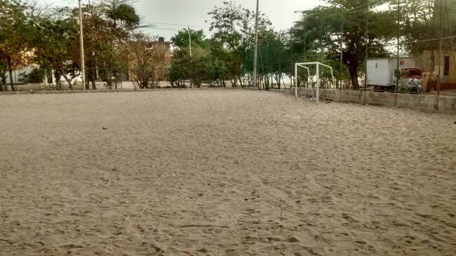 Cancha de fútbol construida por Édgar Perea en la Ciudadela 20 de Julio