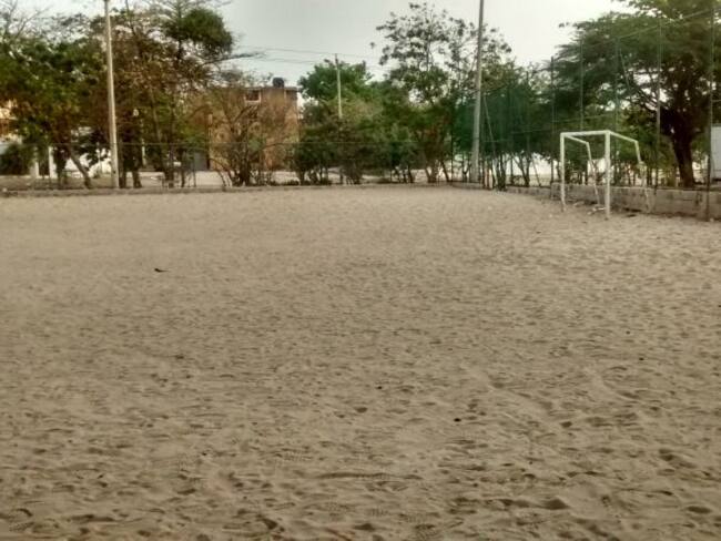 Cancha de fútbol construida por Édgar Perea en la Ciudadela 20 de Julio