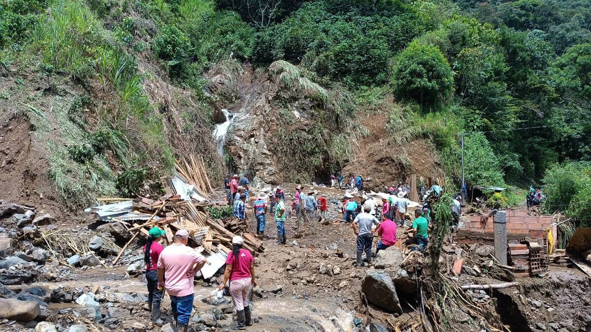 Más de 2 mil campesinos están incomunicados por perdía de una vía en zona rural de Ituango