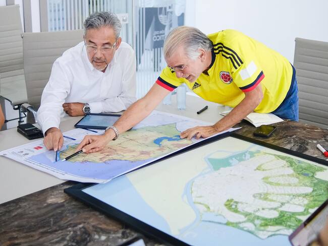 Gobernador Eduardo Verano con representantes de la firma holandesa. Foto: Gobernación del Atlántico.