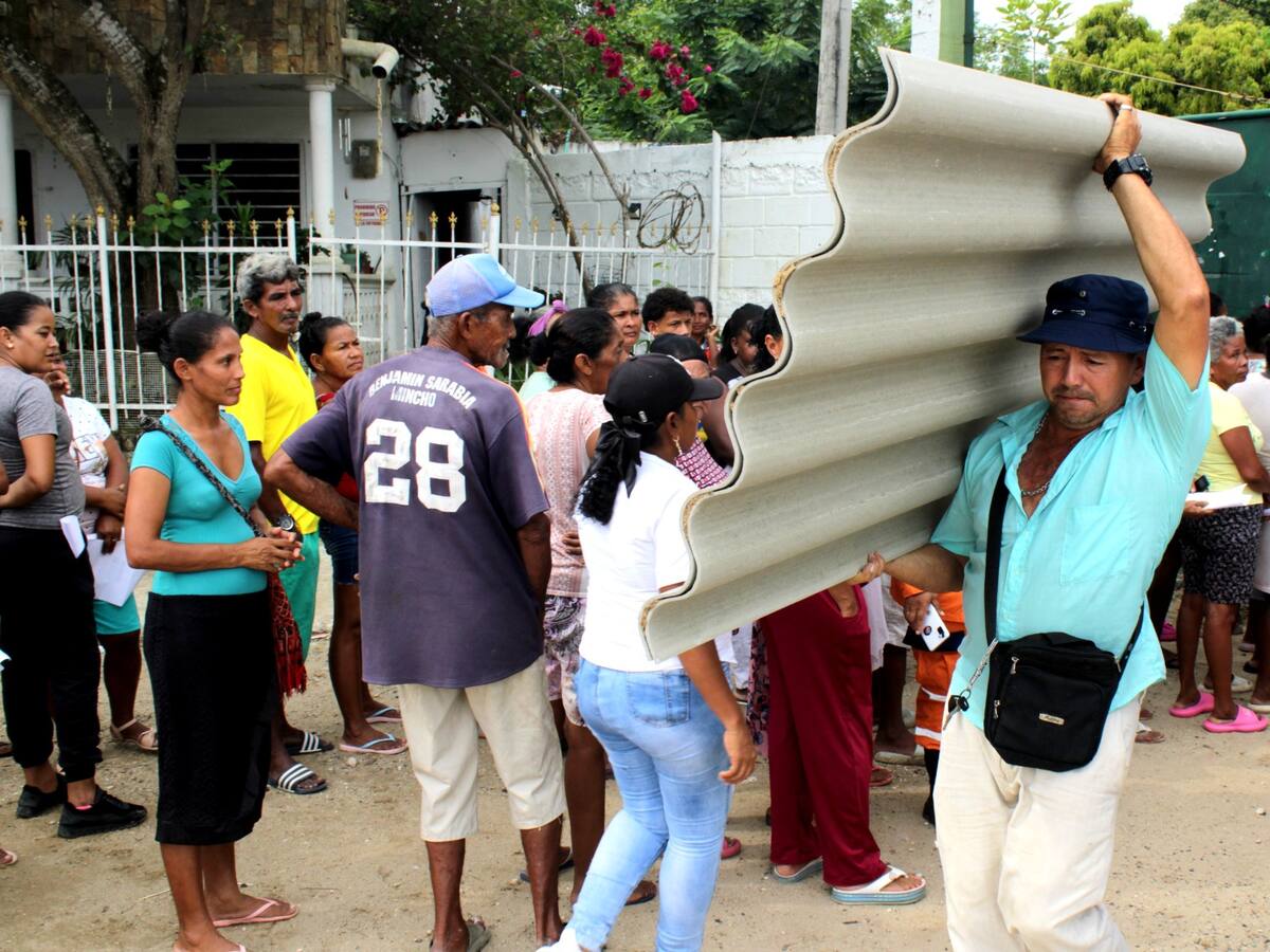 Damnificados por vendaval recibieron ayudas en Turbaco, Bolívar