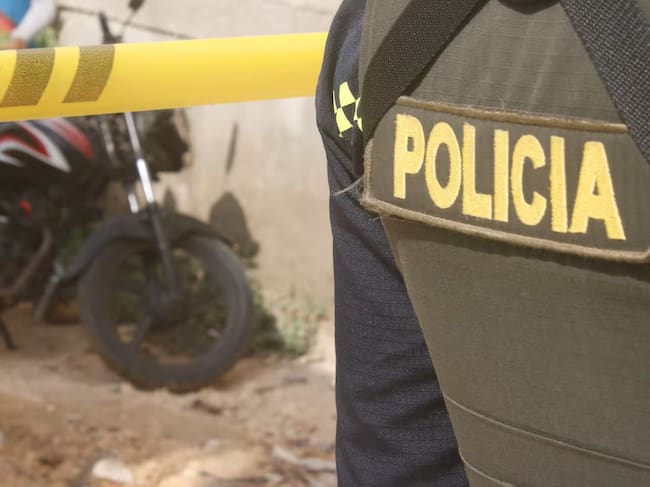 Autoridades hacen presencia en lugar de ataque a carro repartidor de bebidas /Foto Colprensa- Julio Castaño