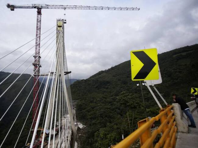 Con drones se descubrieron fracturas en lo que quedó del puente Chirajara