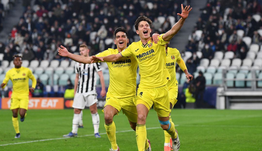 Pau Torres celebra el segundo gol de Villarreal ante Juventus
