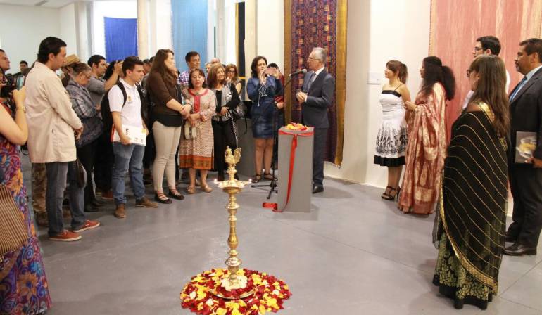 Apertura exposición Saris de la India en Ibagué