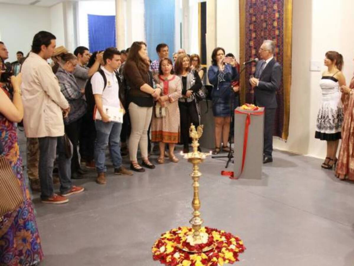 Exposición "Saris Indios" en Ibagué
