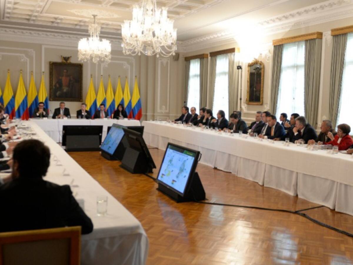 Santos pide a partidos unirse ante la violencia contra líderes sociales