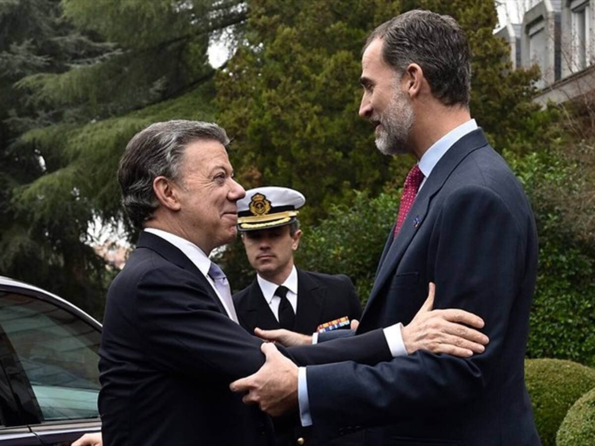 Santos fue investido como Doctor Honoris Causa en España