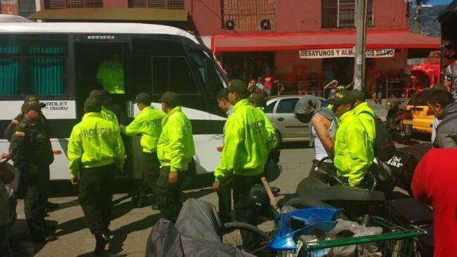 Personas detenidas en operativo en el sector de La Bayadera