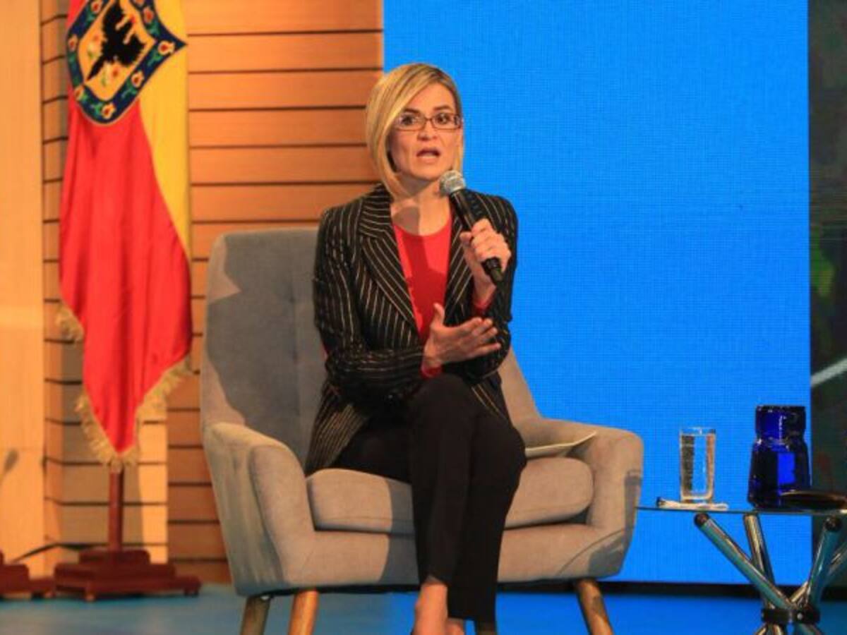 Por abuso de poder inhabilitan directora para la Democracia de MinInterior