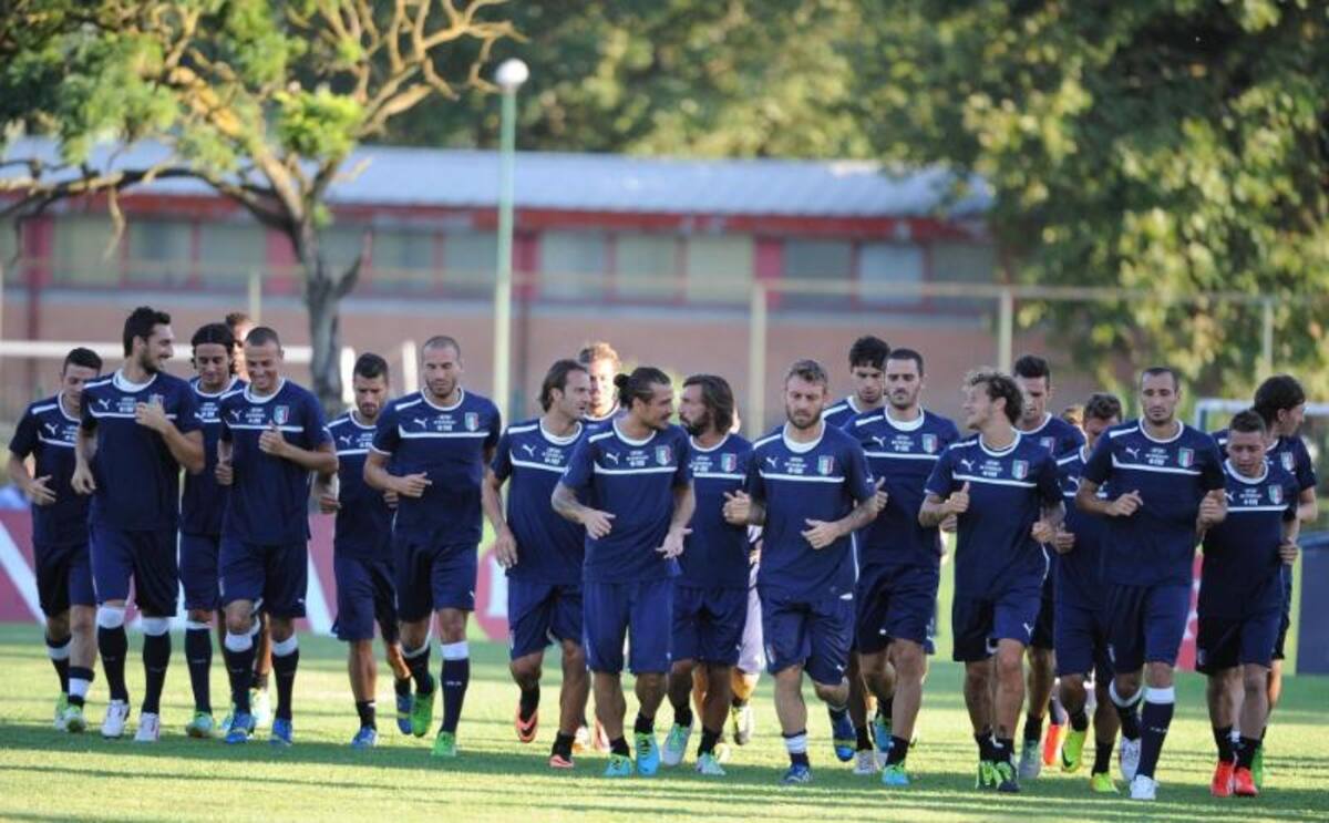 Los italianos trotaron en grupo en Roma.