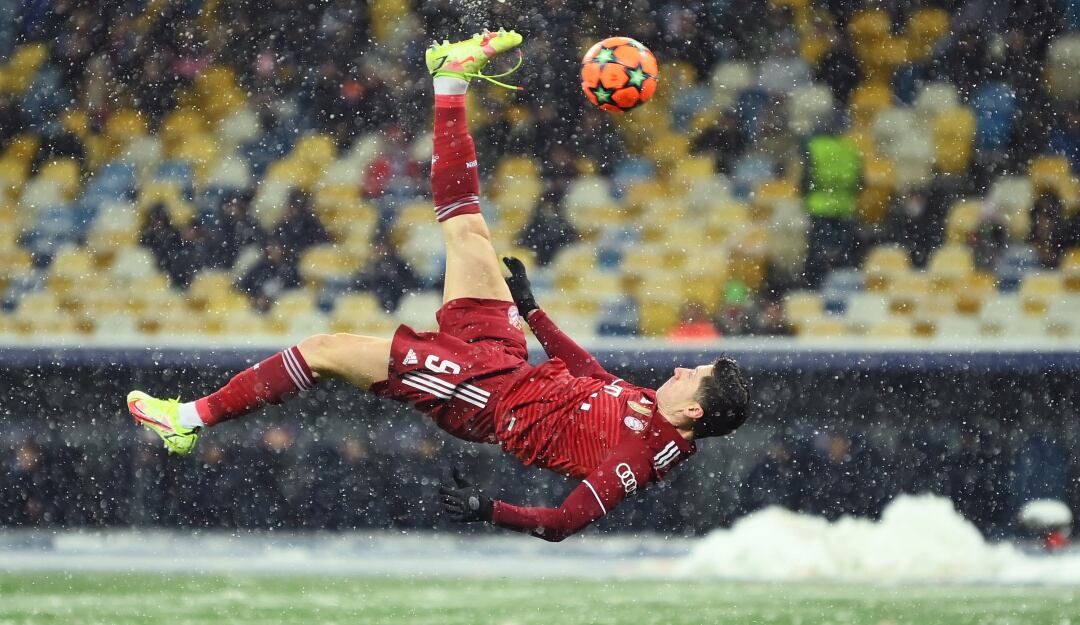 El golazo de Lewandowski de chilena al Dinamo Kiev es uno de los nominados a mejor gol de la Champions.