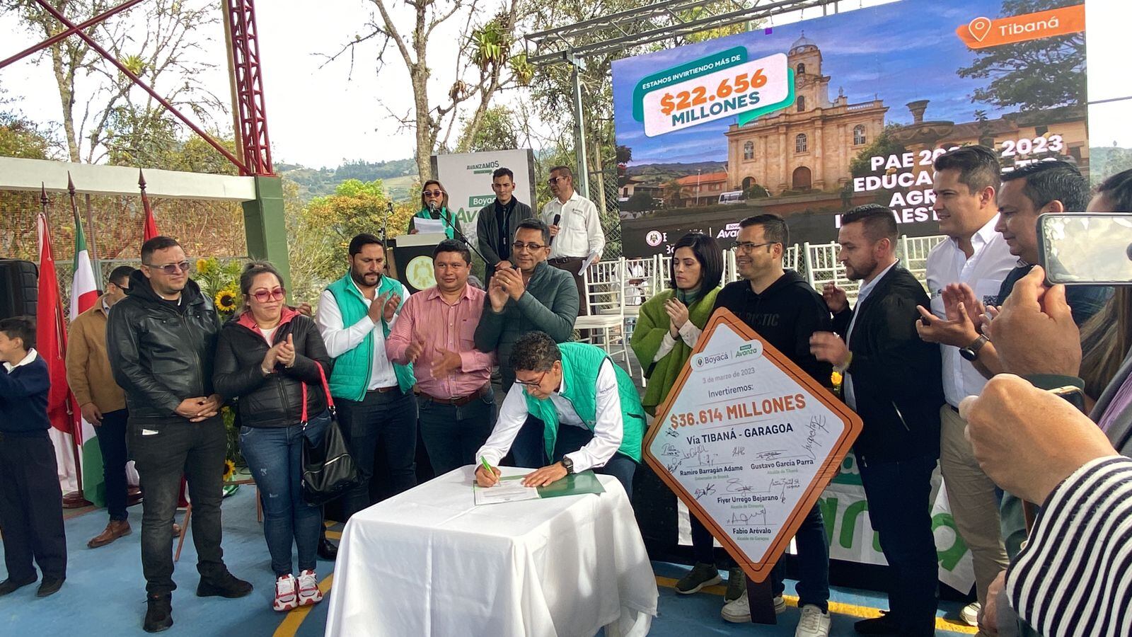 El gobernador Ramiro Barragán firma acuerdo para puente sisa / Tibaná