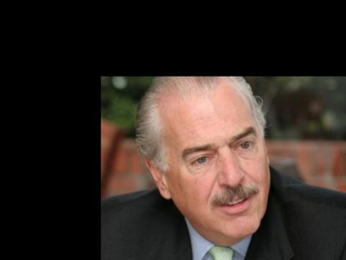 Presidente Santos debe cambiar discurso sobre la paz: Andrés Pastrana
