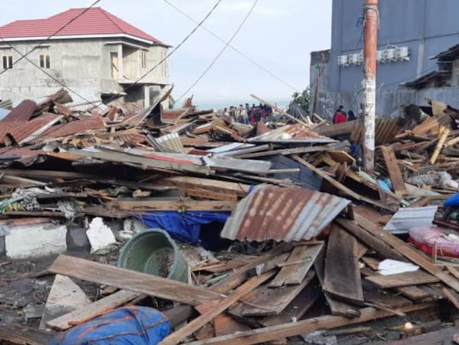 Cientos de personas muertas y heridos tras tsunami en Indonesia