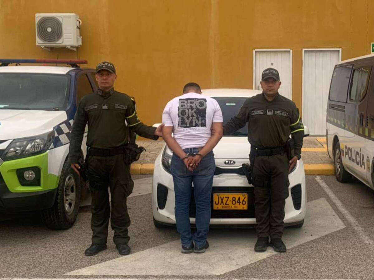 Policía de Tránsito recupera carro robado y captura al conductor en la vía Sincelejo - Calamar