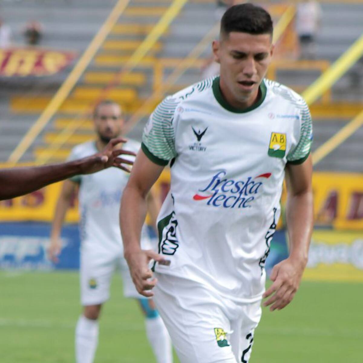 Detienen a jugador por violencia intrafamiliar