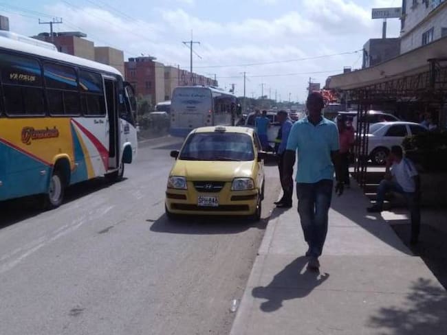 Sorprenden a taxista en contravía en plena Cordialidad en Cartagena