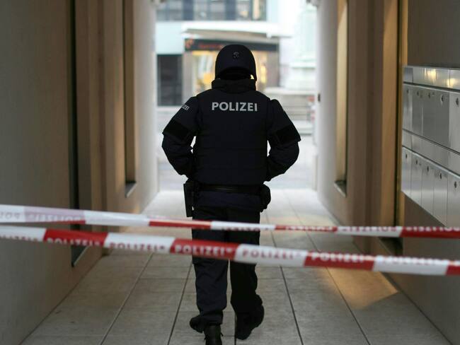 Ataque con cuchillo en iglesia de Viena deja 15 personas heridas