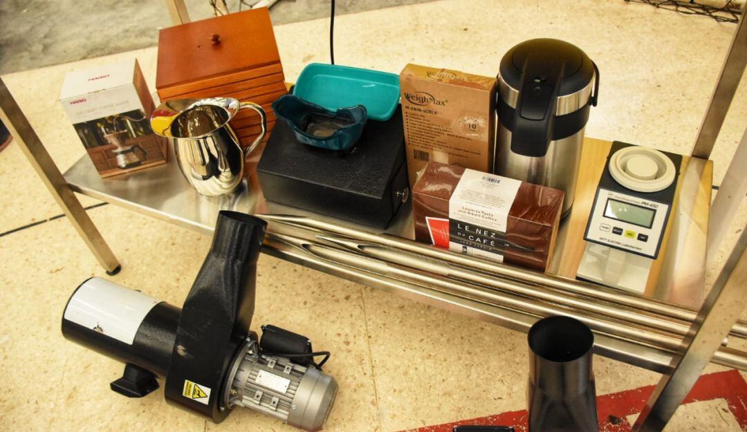 Elementos para el laboratorio de café en Líbano.