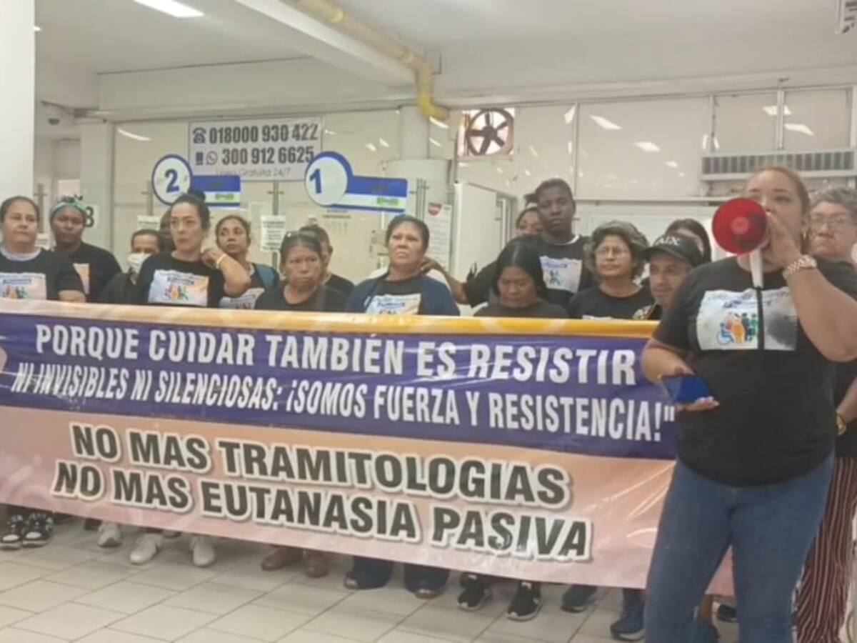 En Cali madres y cuidadoras mantienen plantón en la sede principal de Emssanar