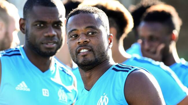 Patrice Evra fue expulsado antes del partido de la cuarta fecha de la Liga Europa contra el portugués Vitoria de Guimaraes. Foto: Getty Images