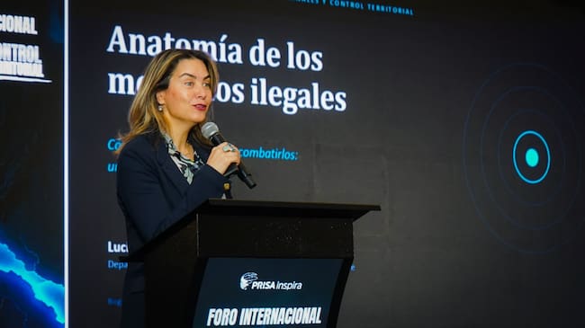Lucía Dammert hizo un análisis profundo de los mercados ilegales (Foto - Caracol Radio)