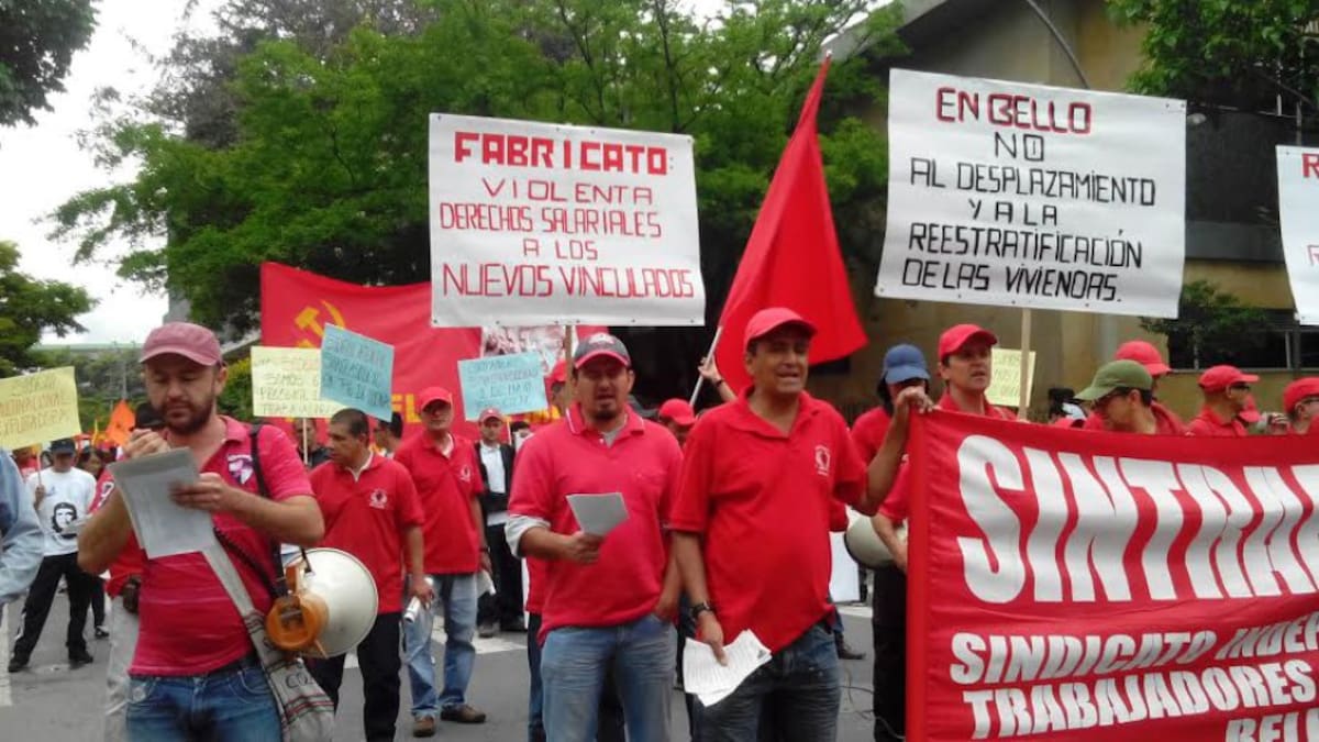 En la capital de Antioquia, cientos de personas salieron a las calles a exigir mejores condiciones laborales.
