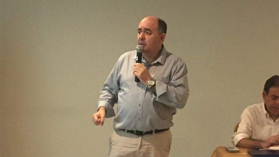 Francisco Olmos aseguró que la investigación en su contra no afecta en nada a las cuatro de las cinco empresas que conforman el consorcio Aguas del Sur del Atlántico y que él representa. Foto: Silvana Salas (W Radio)