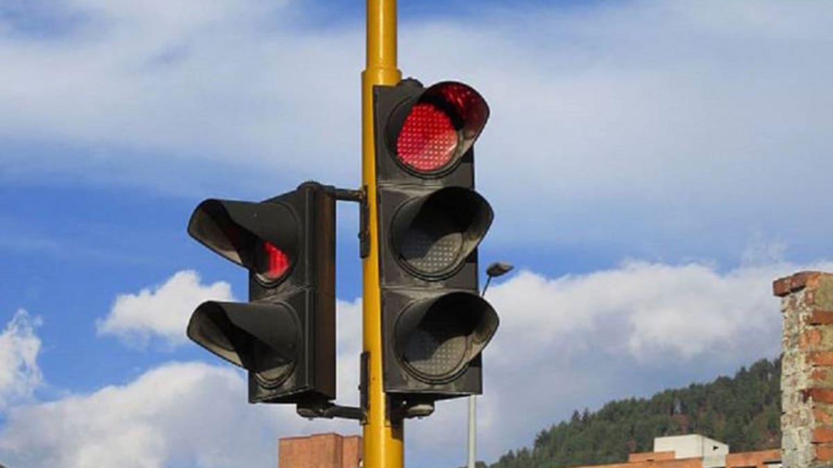Fallas de semáforos se generan porque red es obsoleta: Setta