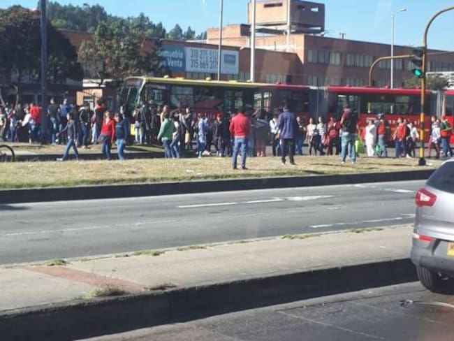 Conductores de colectivos en Soacha bloquearon Transmilenio