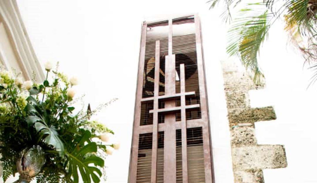 Es un espacio con estilo contemporáneo que invita a la reflexión y a la paz