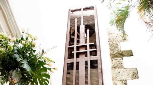 Es un espacio con estilo contemporáneo que invita a la reflexión y a la paz