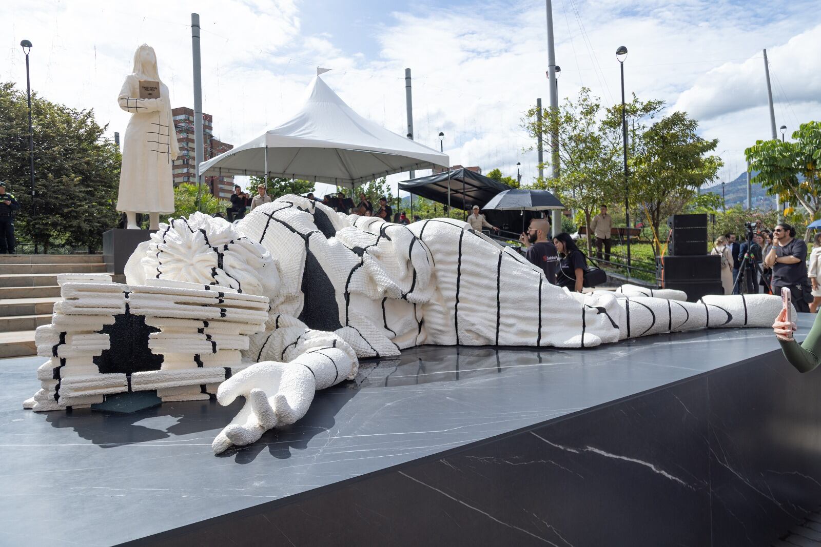 Obra del artista antioqueño Danilo Cuadros "Vacío presente”- foto alcaldía de Medellín