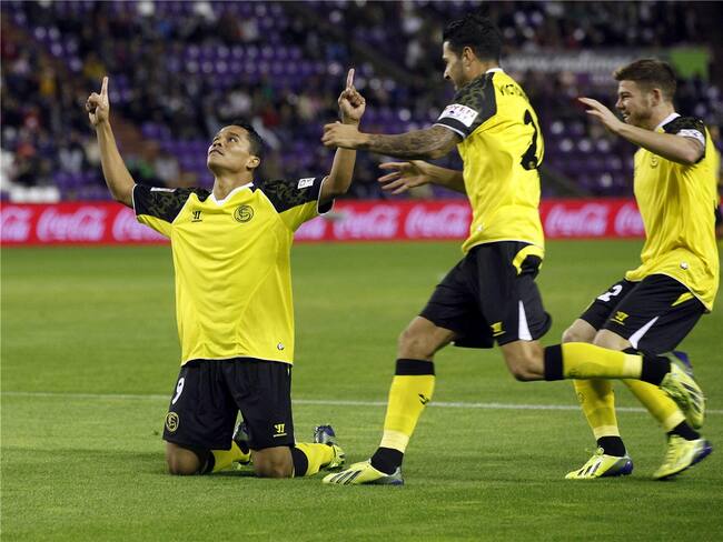 El colombiano Carlos Bacca celebra su gol ante Valladolid