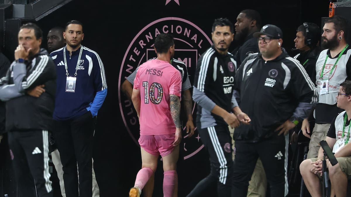 Messi enciende las alarmas: salió con molestias y preocupa a Argentina