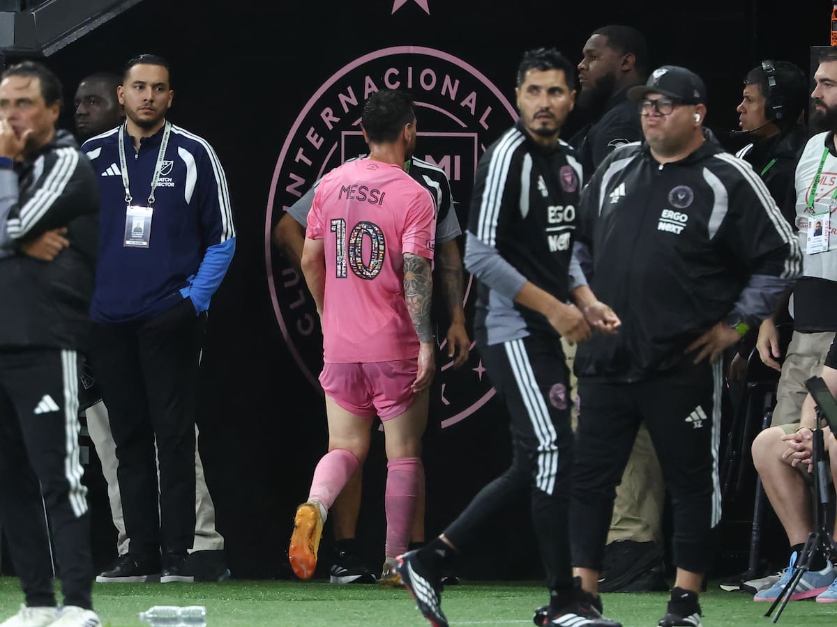 Messi enciende las alarmas: salió con molestias y preocupa a Argentina