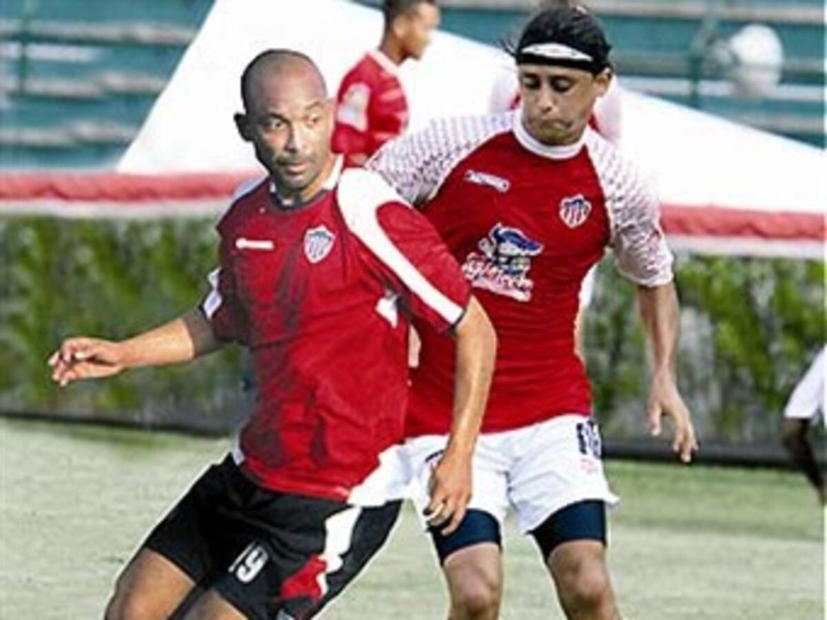 Junior derrota 3-1 a Santa Fe y es líder parcial del futbol colombiano