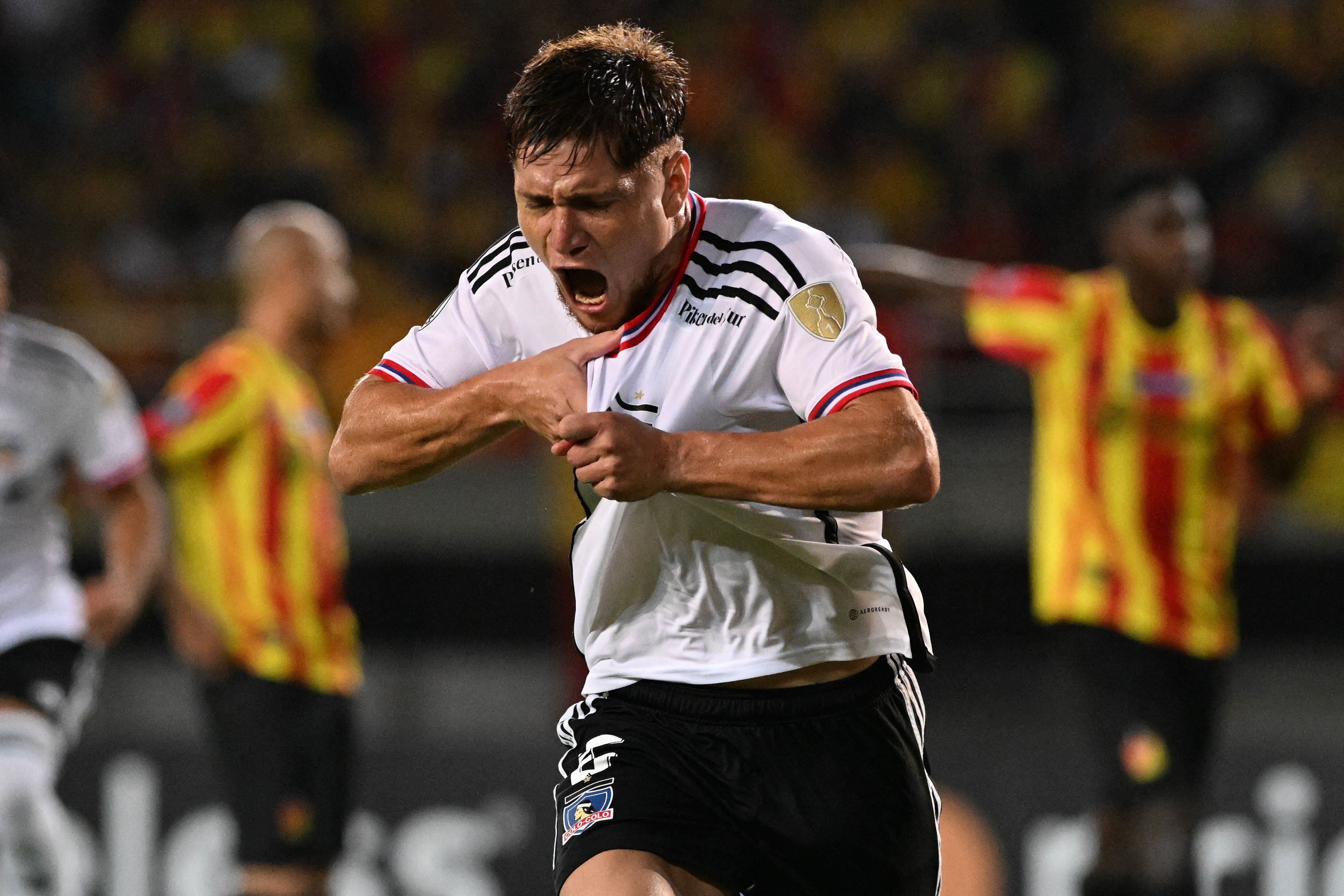 Colo-Colo's Argentine forward Leonardo Gil celebrates after scoring a goal during the Copa Libertadores group stage first leg football match between Deportivo Pereira and Colo Colo, at the Hernán Ramírez Villegas stadium in Pereira, Colombia, on April 5, 2023. (Photo by JOAQUIN SARMIENTO / AFP) (Photo by JOAQUIN SARMIENTO/AFP via Getty Images)