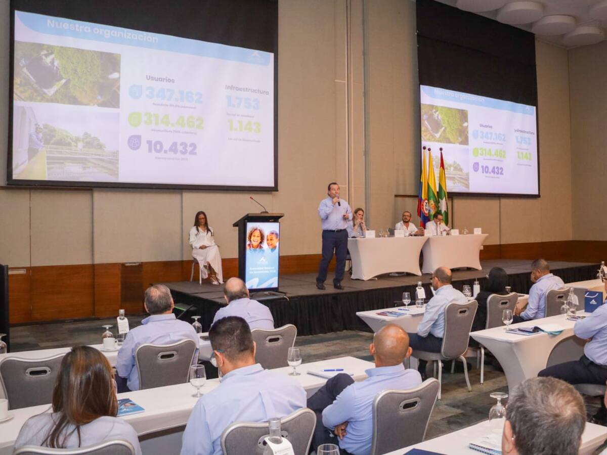 Accionistas de Aguas de Cartagena alertan sobre riesgos de crear nueva empresa pública de agua
