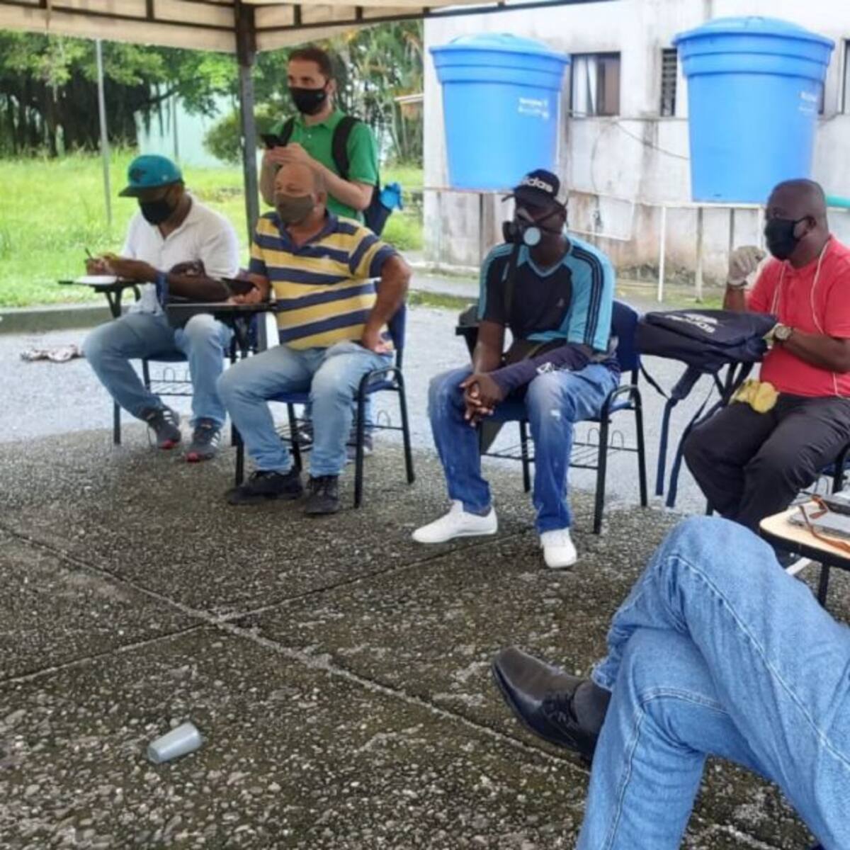 Transportadores bloquean en Buenaventura