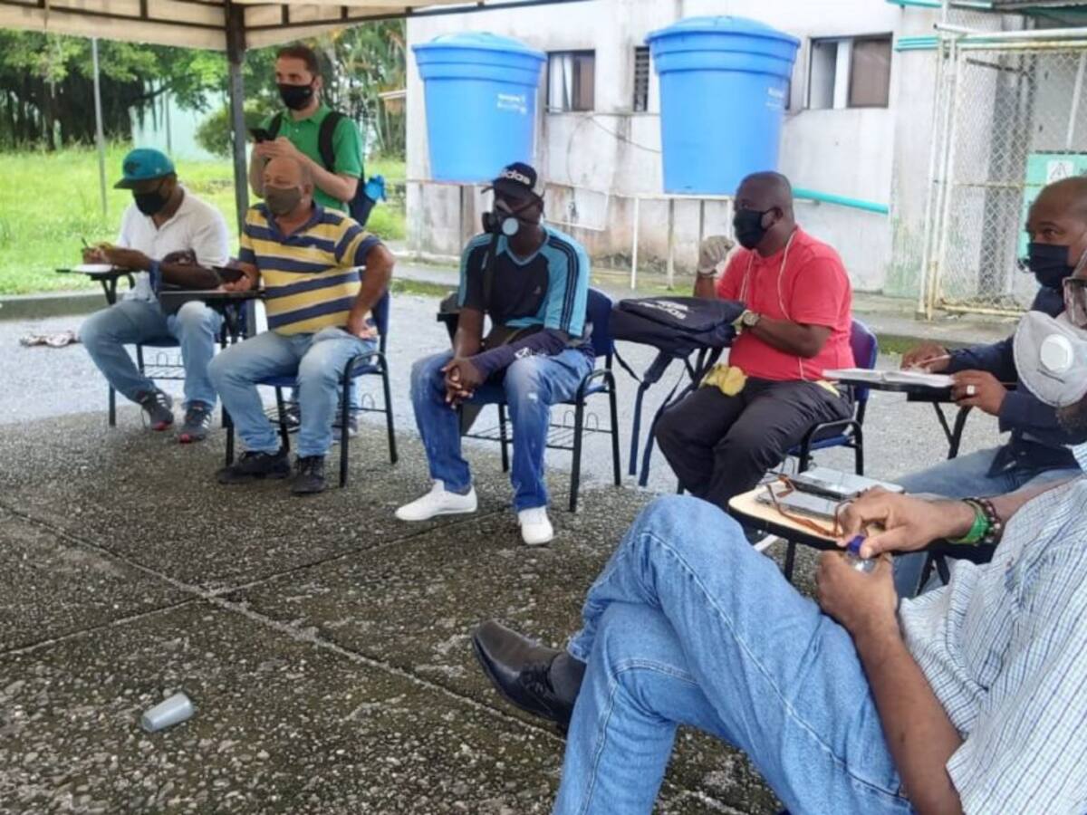 Transportadores bloquean en Buenaventura