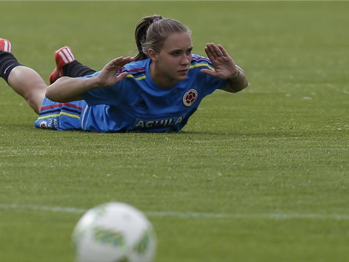 Nicole Regnier inicia sus entrenamientos como "Tiburona" con el sueño de salir campeonas