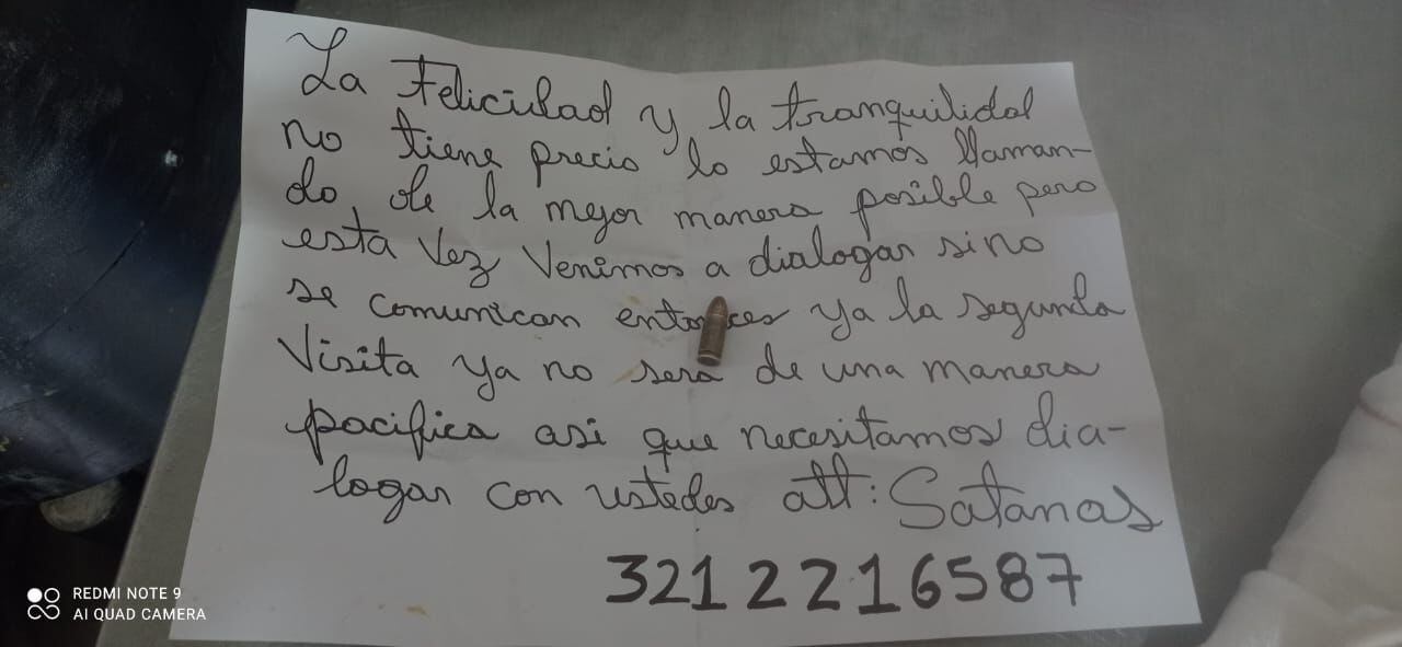 Panfleto amenazante de 'Los Satanás' contra los comerciantes de Kennedy.