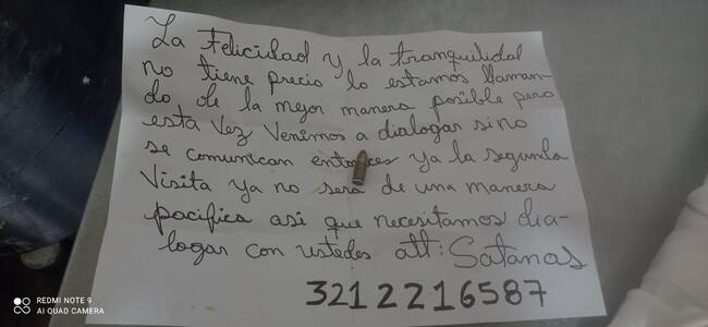 Panfleto amenazante de 'Los Satanás' contra los comerciantes de Kennedy.